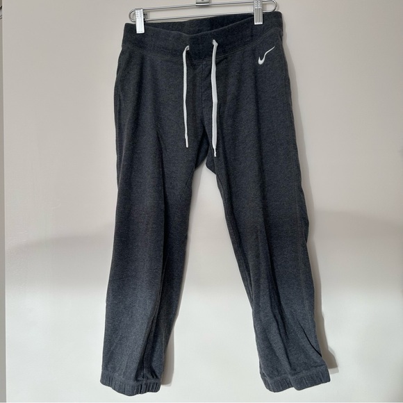 Women’s Nike Cropped Jogger Sweat Capris - Picture 1 of 11